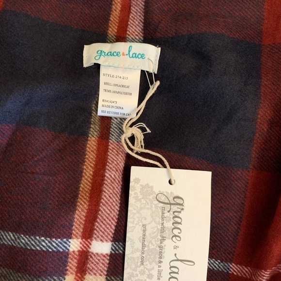 Grace & Lace Poncho - Picture 8 of 9